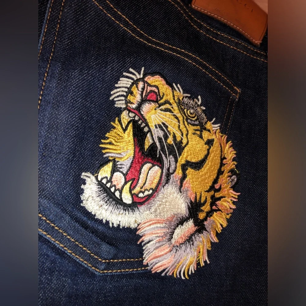 Gucci Men's Navy Jeans with Tiger Detail - Picture 10 of 13
